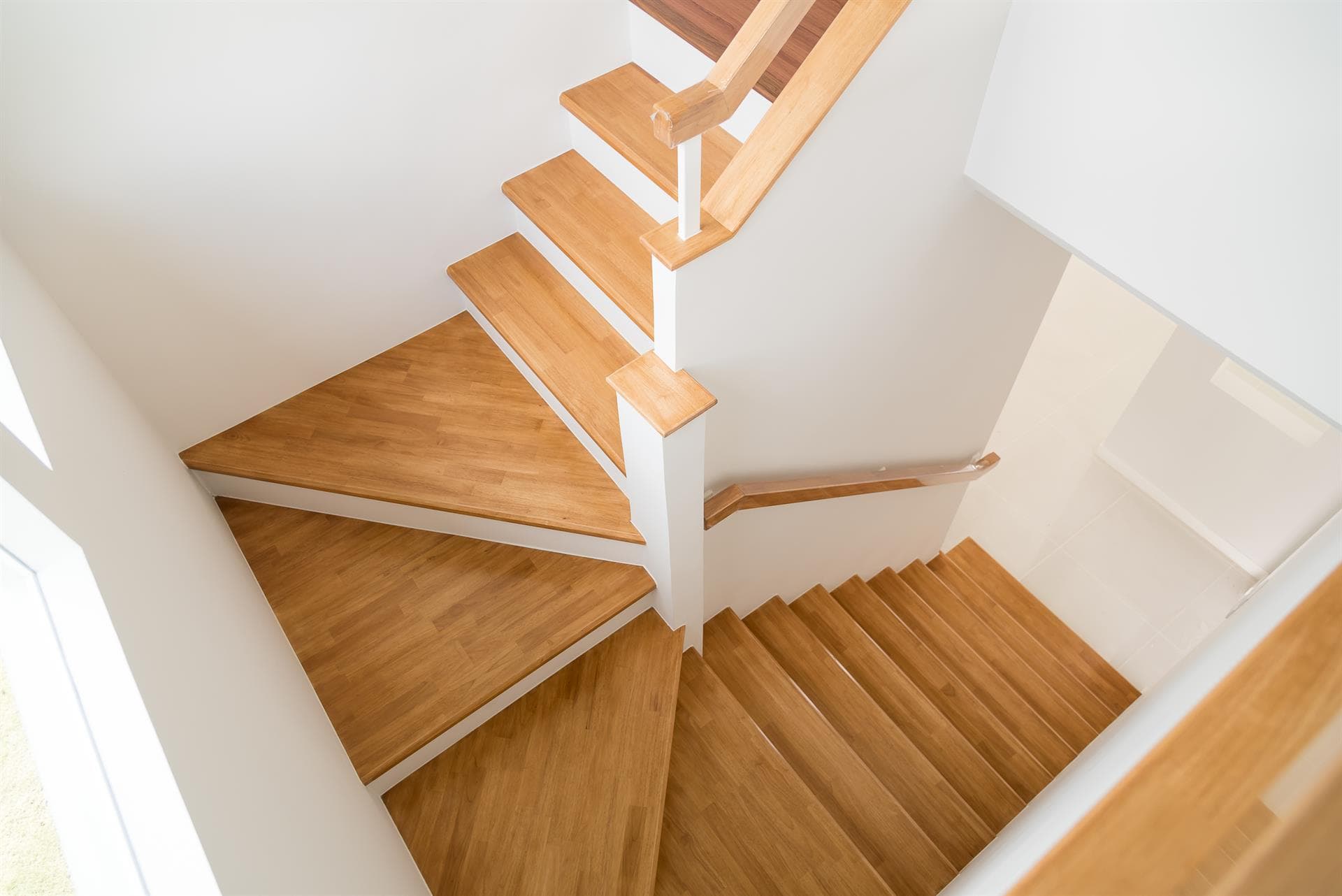 Escaleras de madera a medida en Sarria
